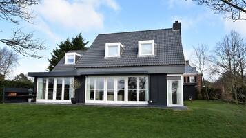 Villa | Exterior