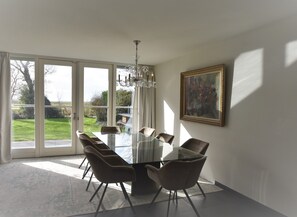 Villa | Dining