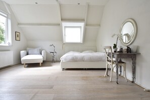 5 bedrooms, individually furnished, bed sheets - Bergen Mountain Villa, Garden & Sea (Bergen)