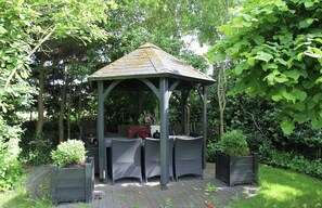 Villa | Garden