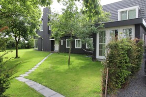 Villa | Garden