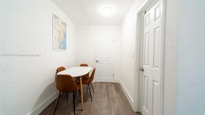 Uklassifisert bilde, 3 av 4, knapp