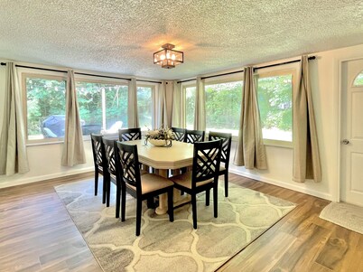 Kayaks, Boat Parking, King bed, Breakfast, Bikes, Ping Pong, Games