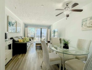 TV - 2000 - Beautiful, Steps to the beach 480sf (Myrtle Beach)