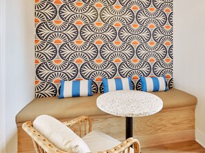 Suite, Kitchenette | In-room dining