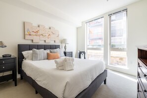 Living area - Sophari  Mercer Island Apartments (Mercer Island)