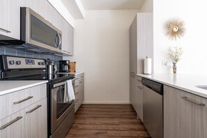 Living area - Sophari Isle: Mercer Island Apartments (Mercer Island)