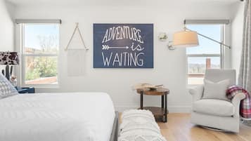 3 dormitorios, escritorio, tabla de planchar con plancha y cuna de viaje