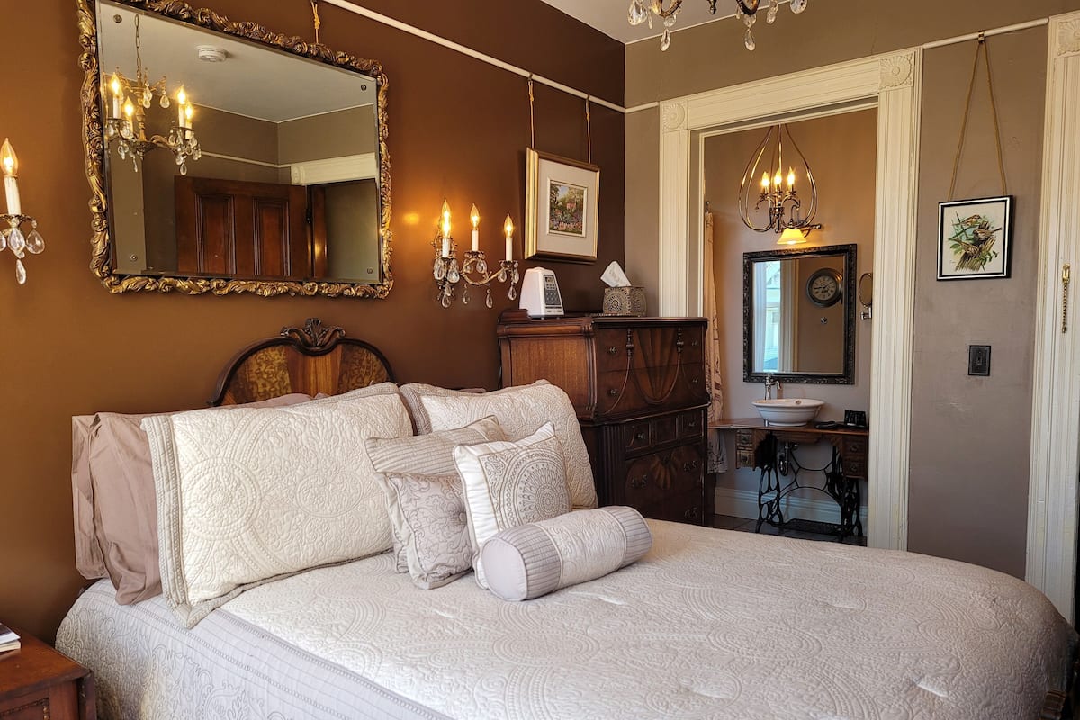 Sparrow Suite | Premium bedding, pillowtop beds, individually decorated