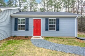 Exterior - Newly Built Cozy Loft/ Travel Nurses Welcomed (Fayetteville)
