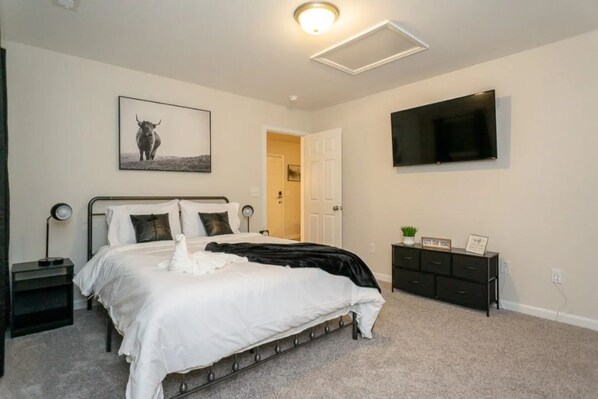 1 habitación, escritorio, tabla de planchar con plancha y wifi 