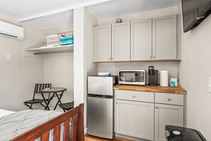 Interior - Cozy 1bed 1bath Guest House Near Downtown & Parris Island (Beaufort)