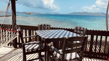 Sapphire Beach Resort and Marina Hammock in Heaven - Five Star Elegance | Màn/rèm cản sáng, bàn ủi/dụng cụ ủi quần áo