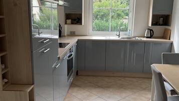 Kühlschrank, Herdplatte, Geschirrspüler