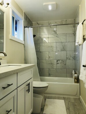 Hair dryer, towels, soap, shampoo - Entire Semi-Detached Kirkland Townhome (Kirkland)