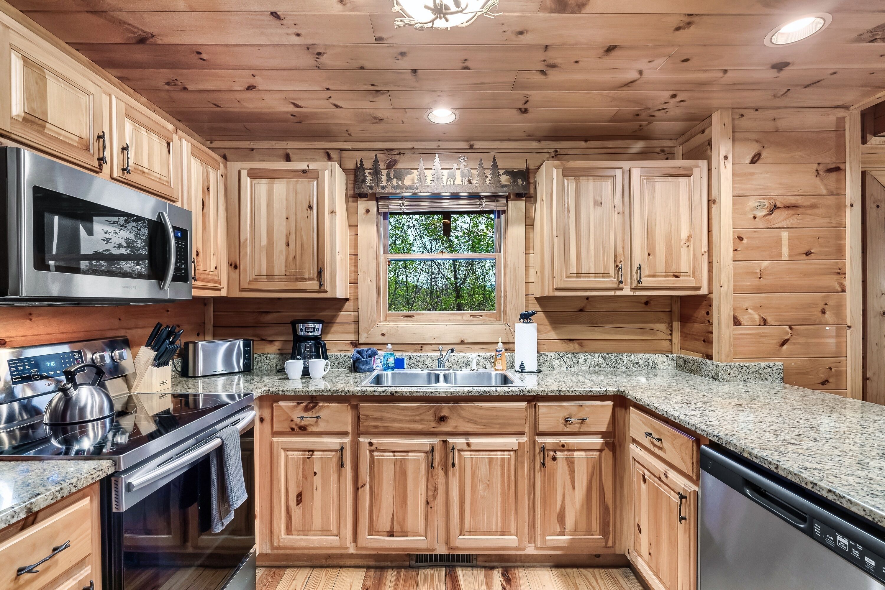 冰箱、微波炉、烤箱、炉灶