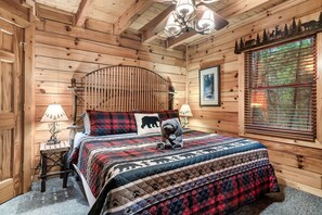 3 bedrooms, iron/ironing board, free WiFi, bed sheets - Amazing Mountain Views, Wood Burning FP, Hot Tub, Air Hockey, Arcade, King Beds (Sevierville)