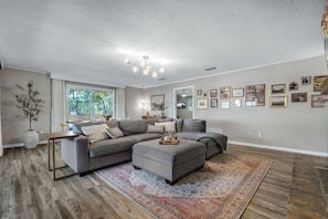 Smart TV, fireplace, music library, stereo