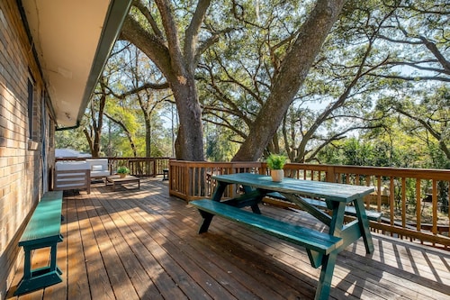 HUMMINGBIRD HAUS \\ 6 Bedrooms \\ Mid-Century \\ 2-Unit Home \\  2 Kitchens