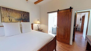 3 habitaciones, tabla de planchar con plancha, cuna de viaje y wifi 