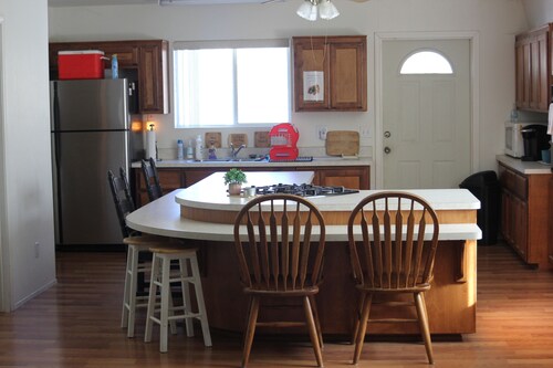 Private Loft Cottage, w/ bedroom, close to Kern River. Pet friendly. Sleeps 8