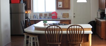 Private Loft Cottage, w/ bedroom, close to Kern River. Pet friendly. Sleeps 8