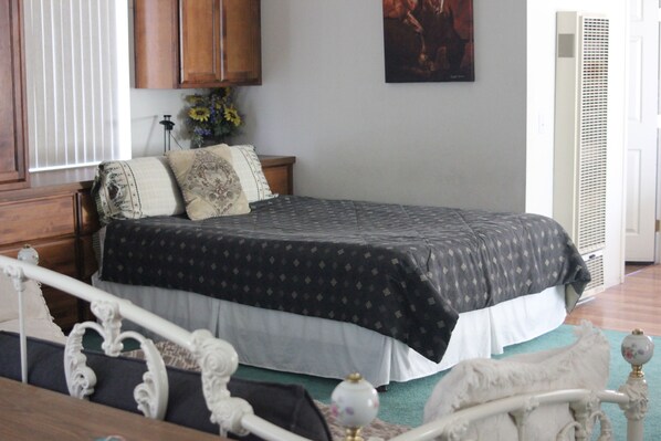 1 bedroom, iron/ironing board, travel cot, free WiFi