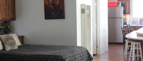 1 chambre, fer et planche à repasser, lit parapluie, Wi-Fi gratuit