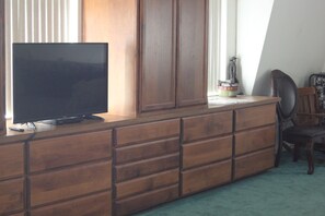 1 bedroom, iron/ironing board, travel crib, free WiFi