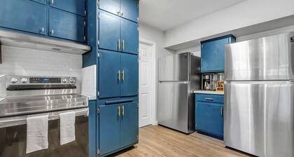 MAGNOLIA BARN \\ 7-8 Bedrooms \\ 8+ Parking Spots \\ 2 Miles from FSU\Capitol