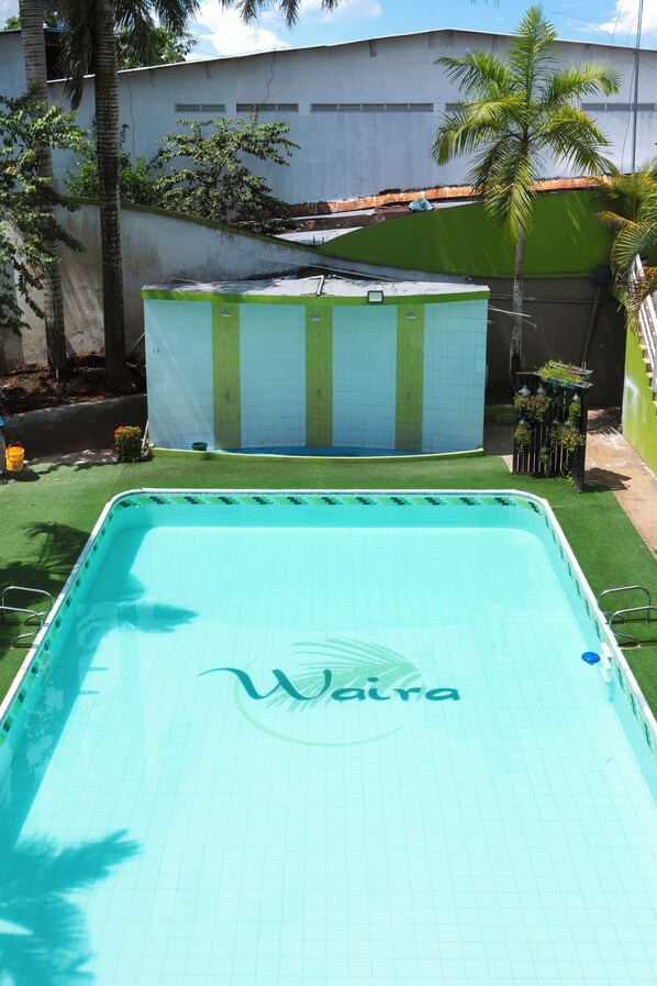 2 outdoor pools