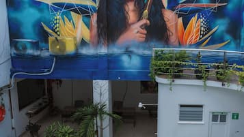2 outdoor pools
