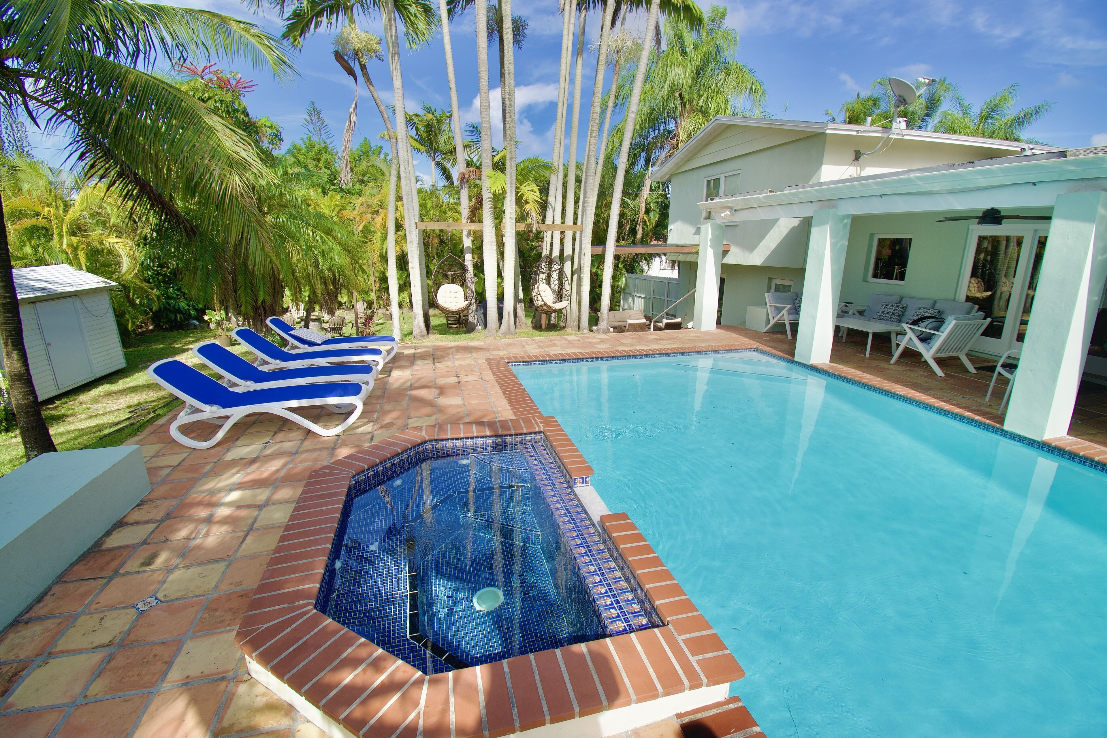   Miami Dream Home /Heated Pool / Jacuzzi /Fire Pit / BBQ Area.