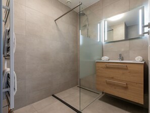 Apartment | Bathroom