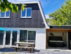 Exterior - Cozy Vacation Home With a hot tub (Callantsoog)