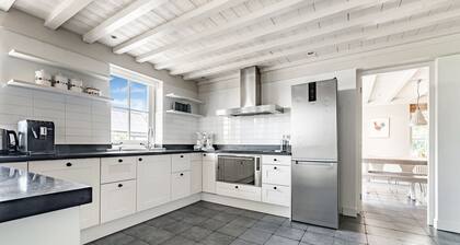 Spacious Group Getaway in Heiloo