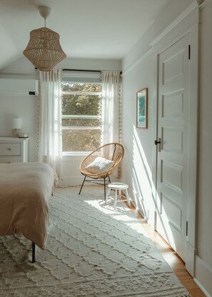 3 bedrooms, desk, iron/ironing board, free WiFi