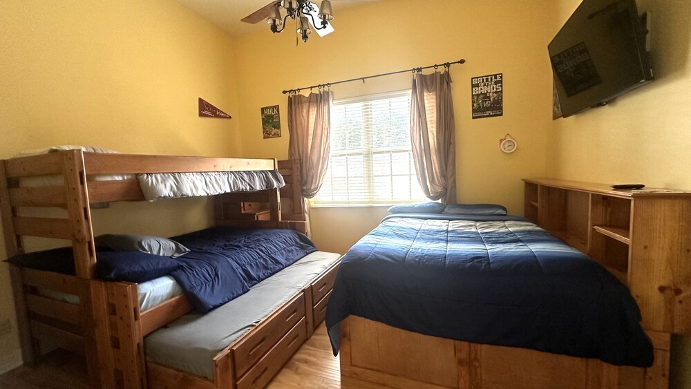 City/Country acre Estate with pool, fire pit, bbq areas Waddell Vrbo