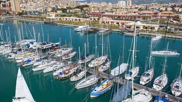 House | Pemandangan dari hartanah