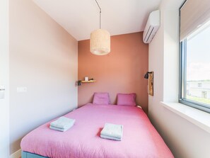 House | 4 bedrooms, individually furnished, iron/ironing board, bed sheets