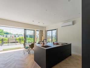 House | Living room - Lakeside Home With a Jetty (Zeewolde)