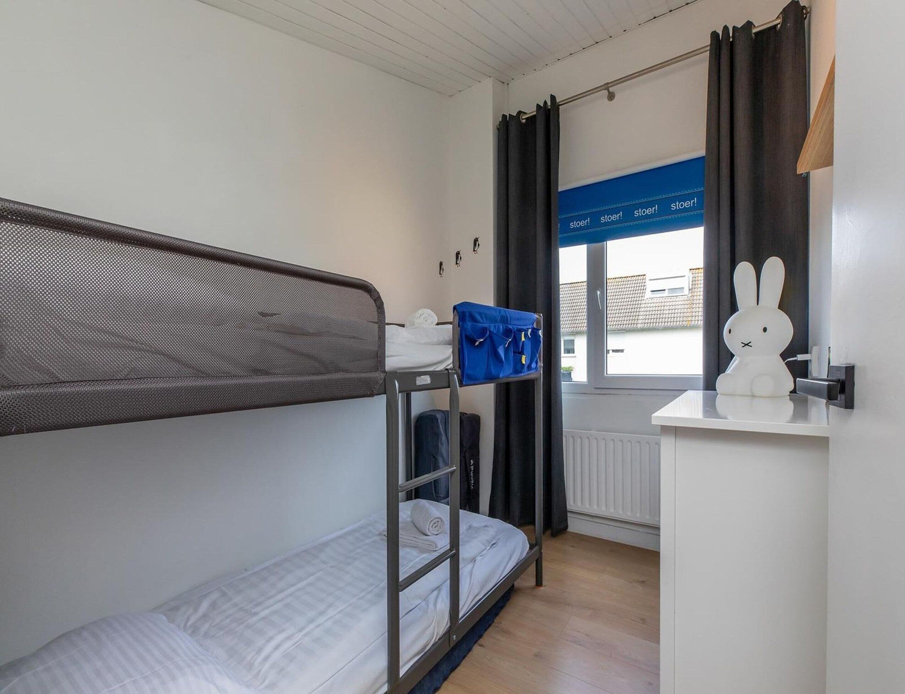 House | 3 bedrooms, individually furnished, bed sheets