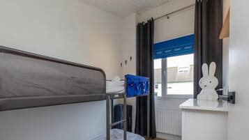 House | 3 bedrooms, individually furnished, bed sheets