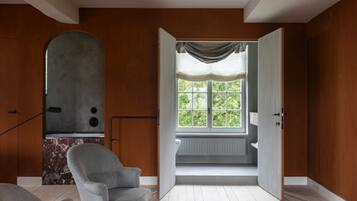 7 habitaciones, muebles diferentes y ropa de cama