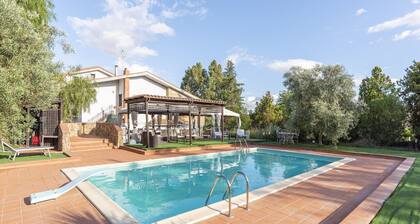 Casa Vacanze ad Assoro con Giardino