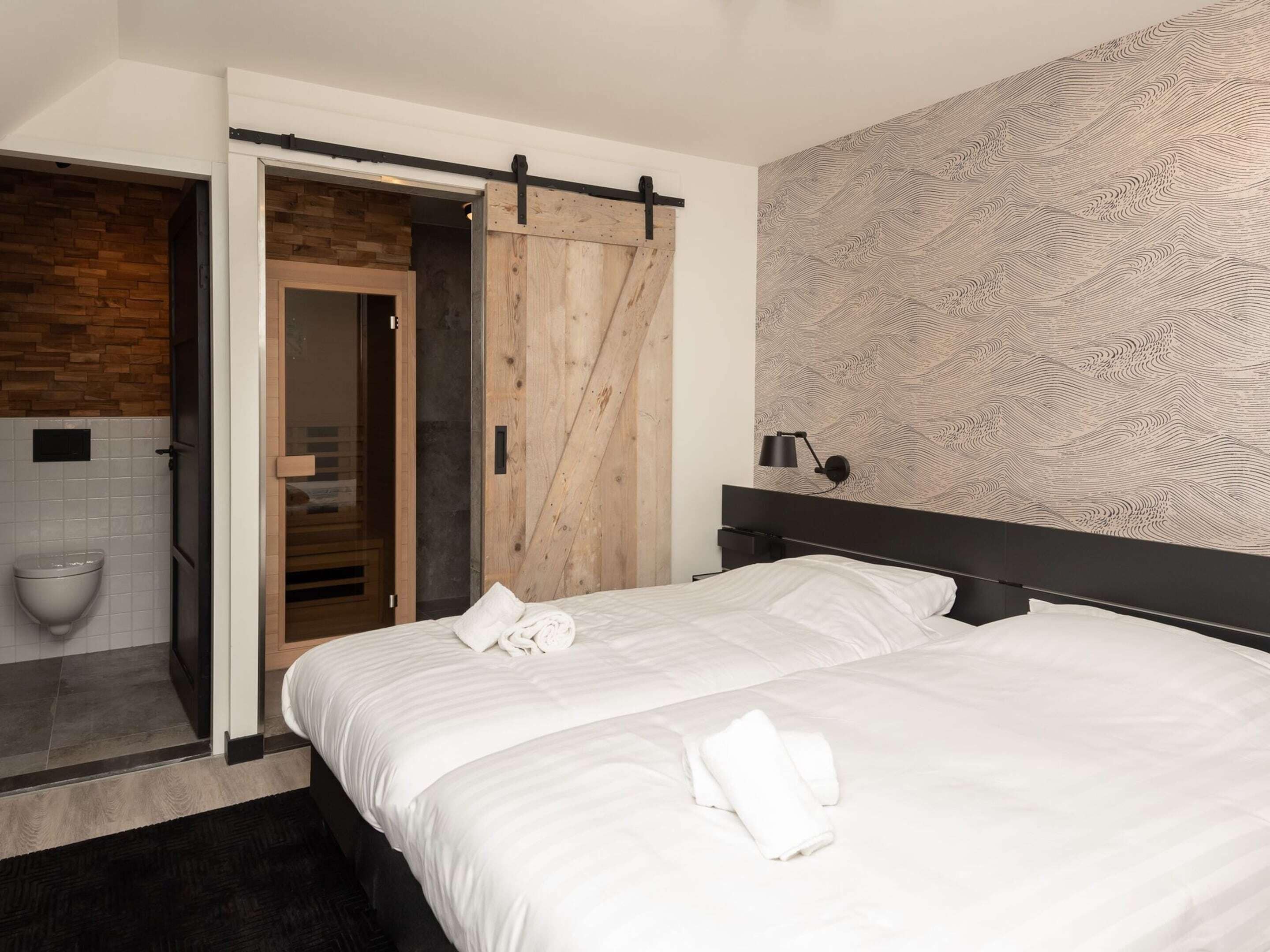 Căn hộ | 1 phòng ngủ, trang bị nội thất với thiết kế riêng biệt, bộ trải giường 