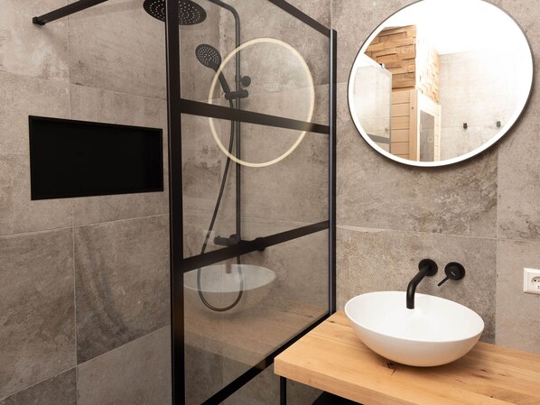 Apartment | Bathroom