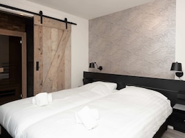 1 habitación, muebles diferentes y ropa de cama 