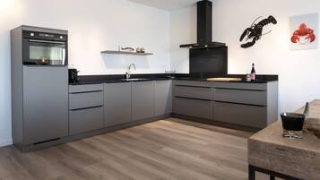 Apartemen | Dapur pribadi | Kursi makan untuk bayi