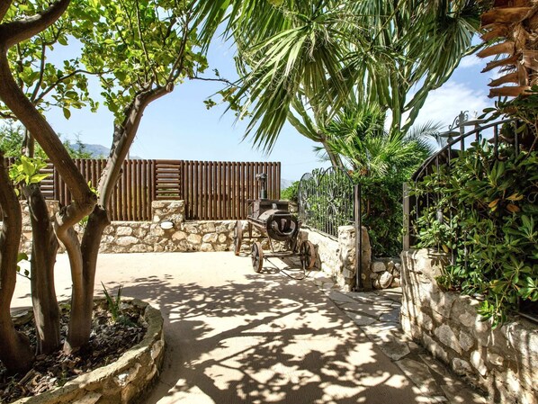 Villa | Exterior